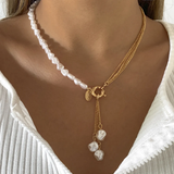 Colar elegante com pérolas