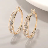 Brincos Elegantes em Acabamento Dourado