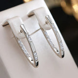 Elegantes brincos de zircão em ouro