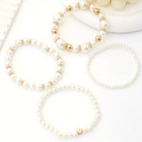 Conjunto de elegantes pulseiras em forma de coração com pérolas
