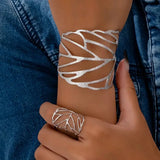 Pulseira vintage com design de folhas