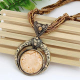 Colar vintage com pendente étnico de cristal verde