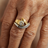 Anel vintage irregular em ouro e prata com zircão